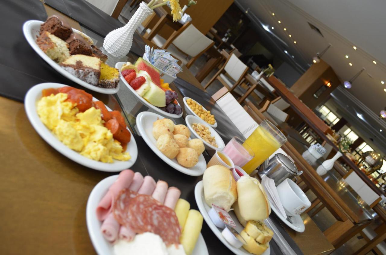 Constantino Hotel E Eventos Juiz de Fora Εξωτερικό φωτογραφία A breakfast buffet