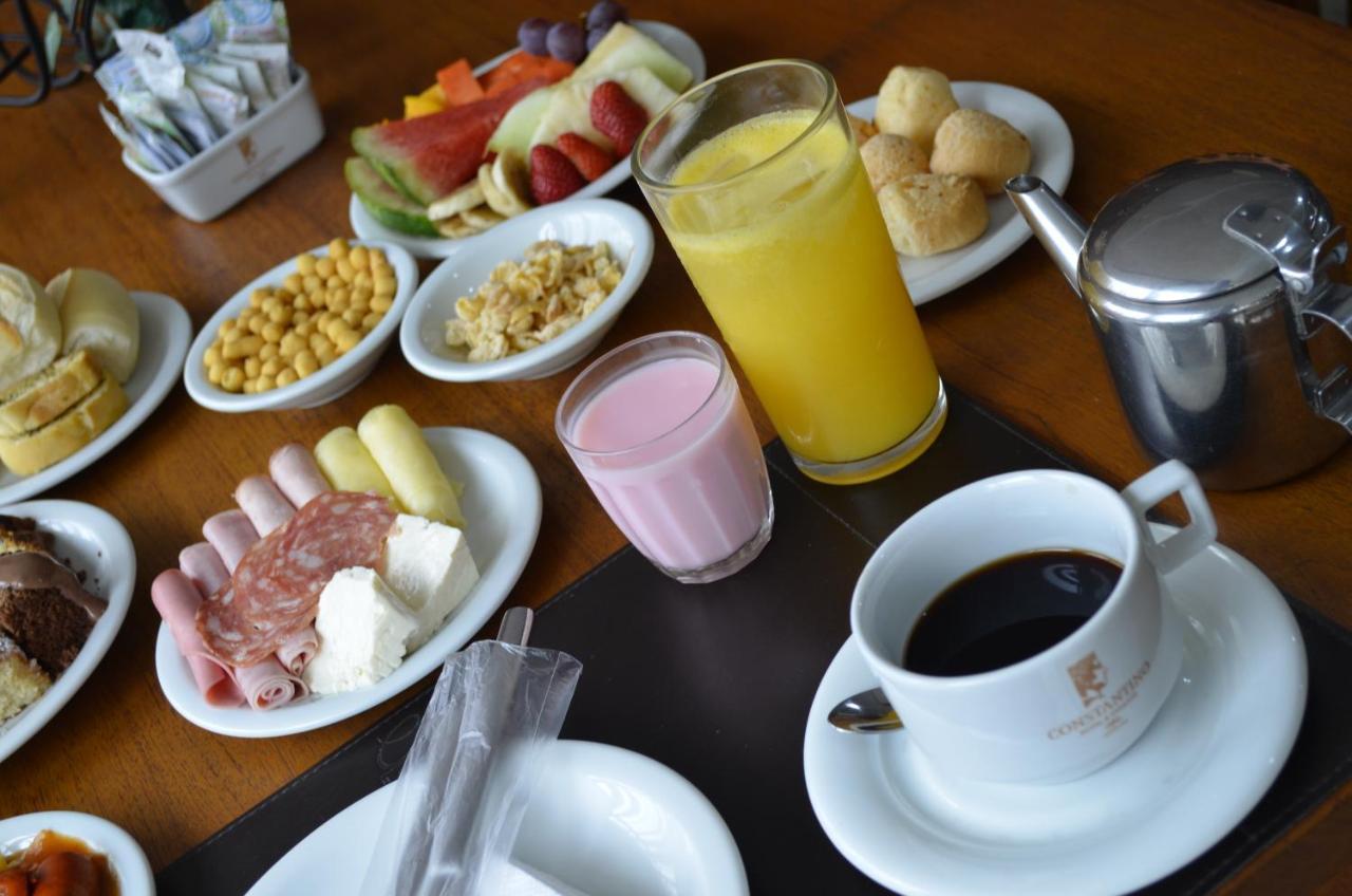 Constantino Hotel E Eventos Juiz de Fora Εξωτερικό φωτογραφία A typical breakfast in Brazil