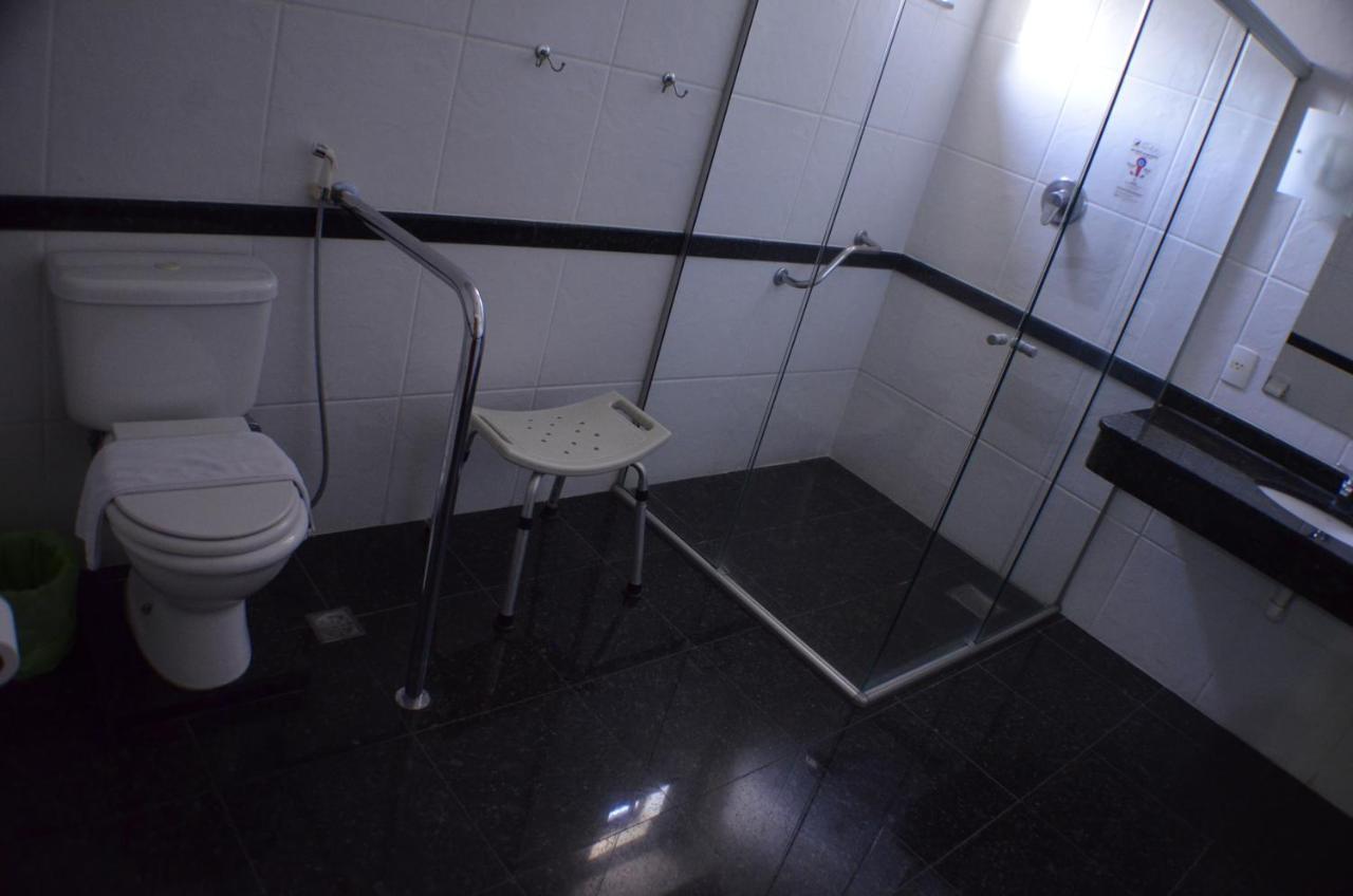 Constantino Hotel E Eventos Juiz de Fora Εξωτερικό φωτογραφία Bathroom with a shower seat
