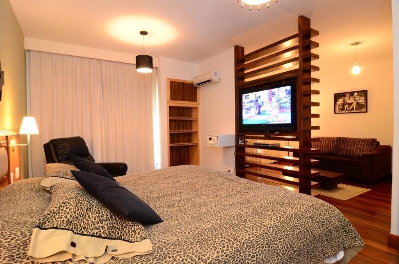 Constantino Hotel E Eventos Juiz de Fora Εξωτερικό φωτογραφία A bedroom with a television