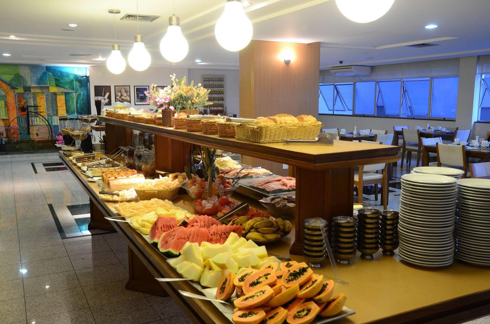 Constantino Hotel E Eventos Juiz de Fora Εξωτερικό φωτογραφία A buffet at a hotel